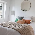Enchanting 1Bd Apartmenteiffel Tower River Banks