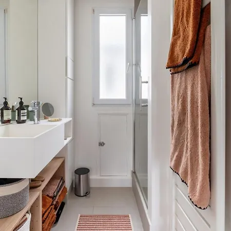 Enchanting 1bd Apartmenteiffel Tower River Banks Paris