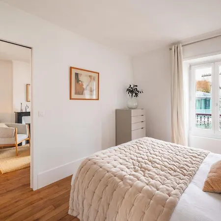 Enchanting 1bd Apartmenteiffel Tower River Banks Paris