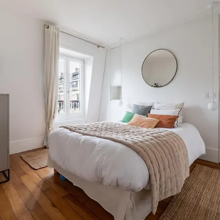 Enchanting 1bd Apartmenteiffel Tower River Banks Parigi